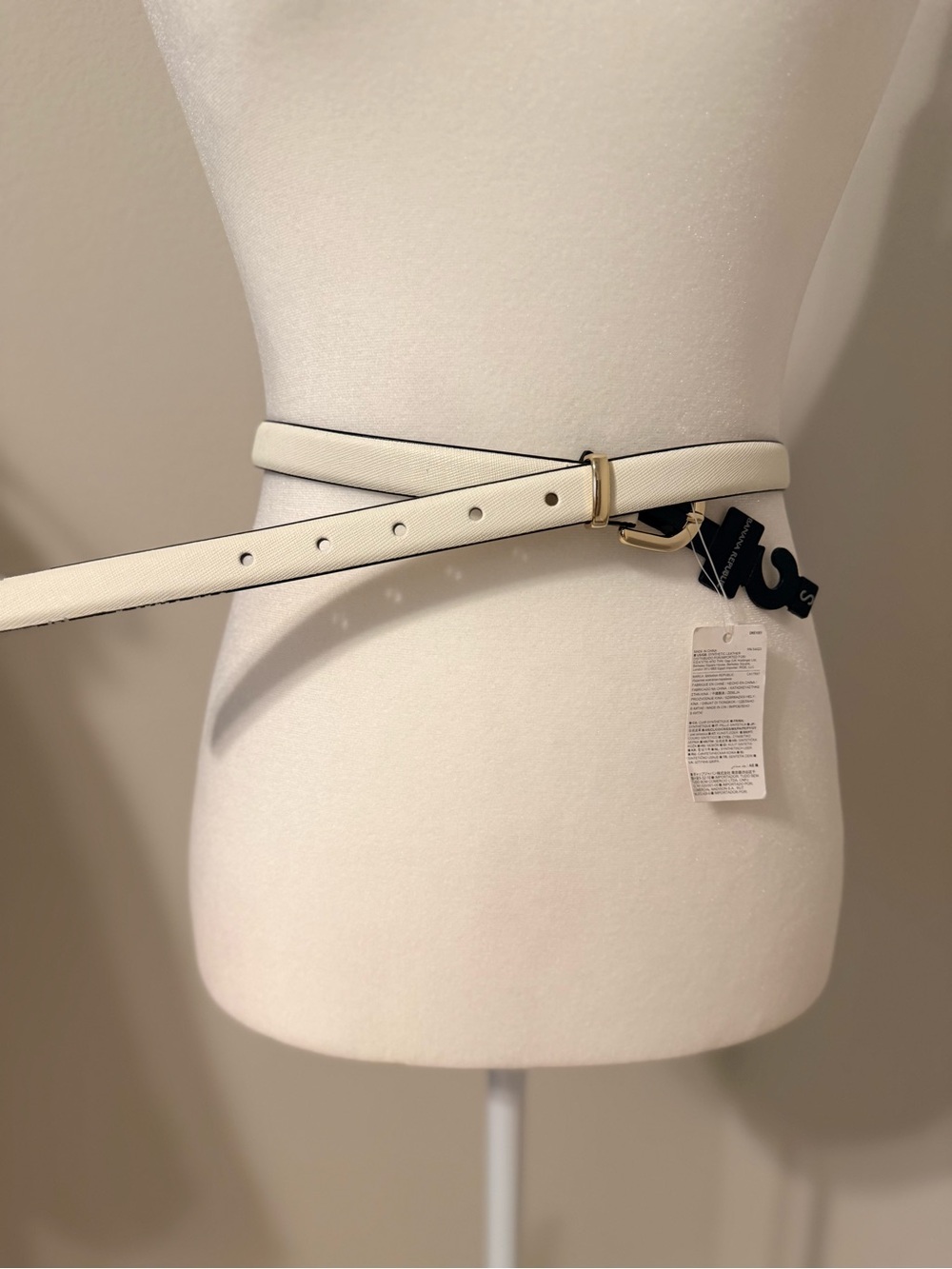 NWT Banana Republic Cream Slim Belt with Gold Buckle. Small, 0.75” wide